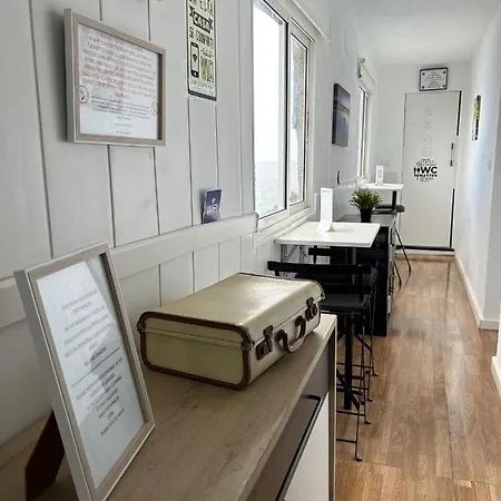 Backpackers Eras Hostel *